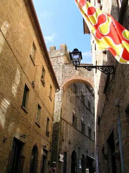Al alley in Volterra