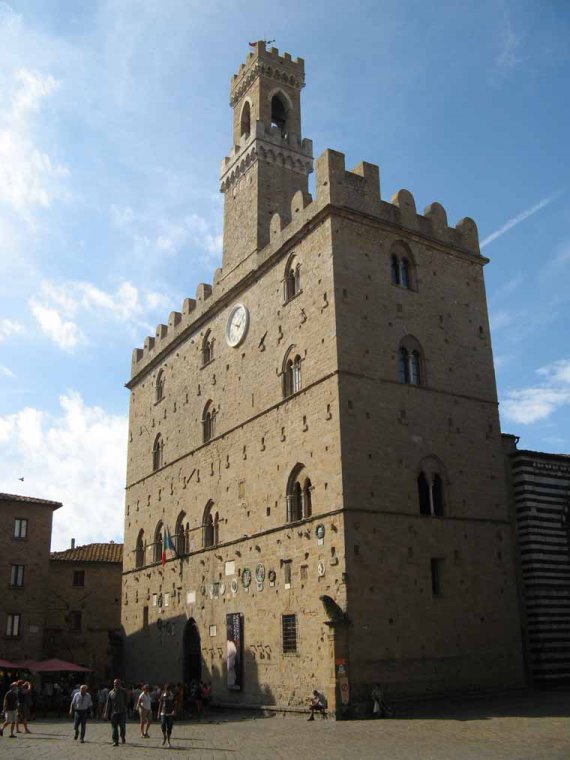 Palazzo dei Priori Photo | Volterra - Tuscany Pictures & Photos